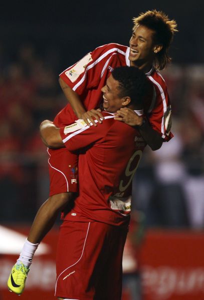 关于球星助力慈善活动合集:足球的温度的信息 关于球星助力慈善活动合集:足球的温度的信息