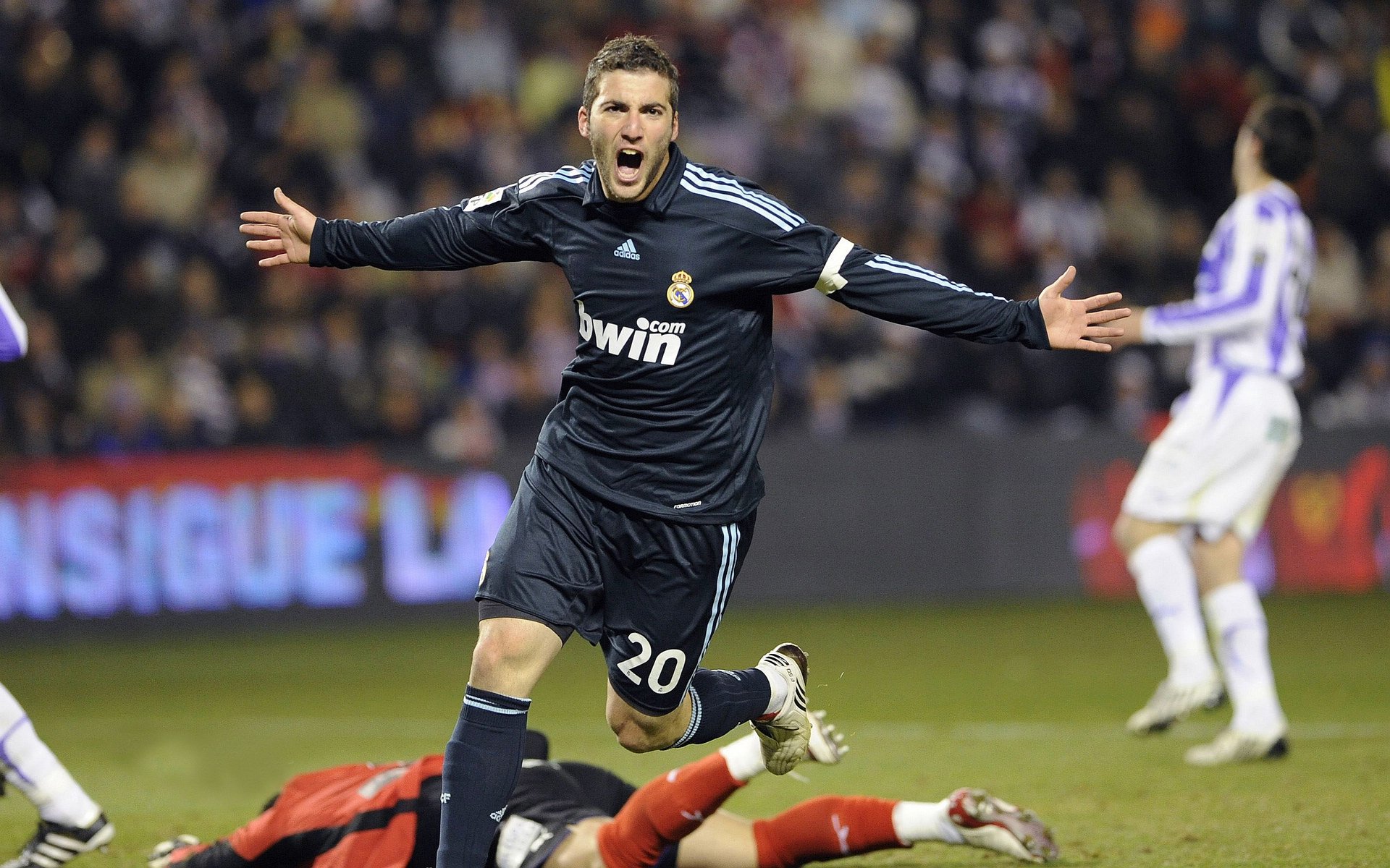 九游博彩-欧冠“天王”对决：谁能成为本赛季的头号英雄？，欧冠决战