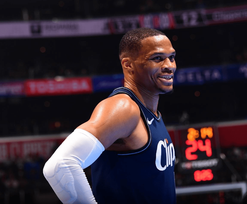 包含威少首发/替补表现对比分析的词条